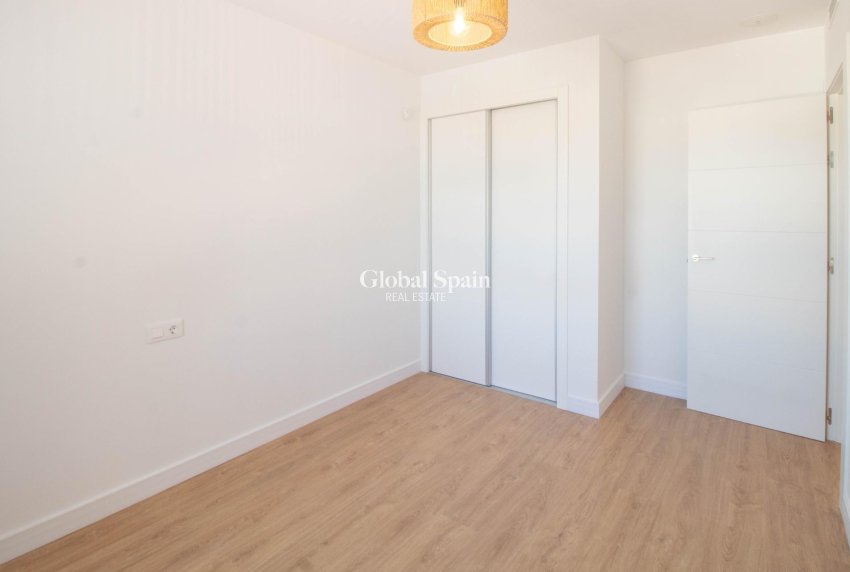 Wiederverkauf - PENTHOUSE -
ORIHUELA COSTA - VILLAMARTÍN