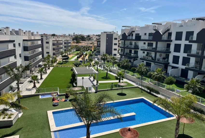 Wiederverkauf - PENTHOUSE -
ORIHUELA COSTA - VILLAMARTÍN