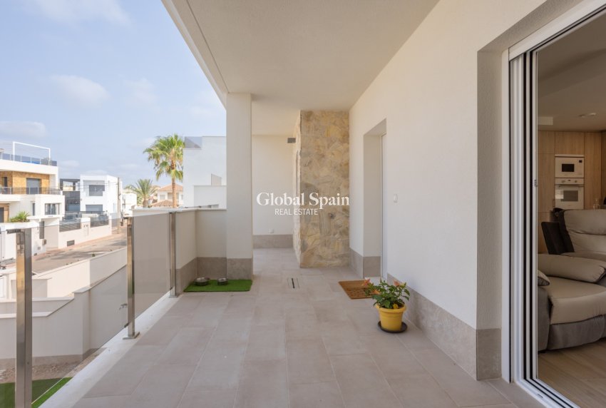 Wiederverkauf - PENTHOUSE -
ORIHUELA COSTA - VILLAMARTÍN