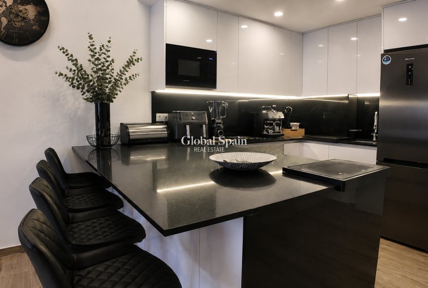 Wiederverkauf - PENTHOUSE -
ORIHUELA COSTA - VILLAMARTÍN