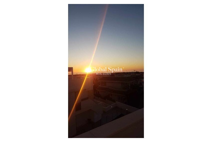 Wiederverkauf - PENTHOUSE -
ORIHUELA COSTA - VILLAMARTÍN