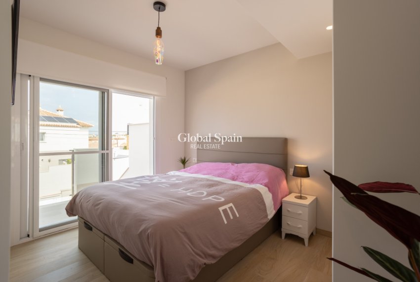 Wiederverkauf - PENTHOUSE -
ORIHUELA COSTA - VILLAMARTÍN