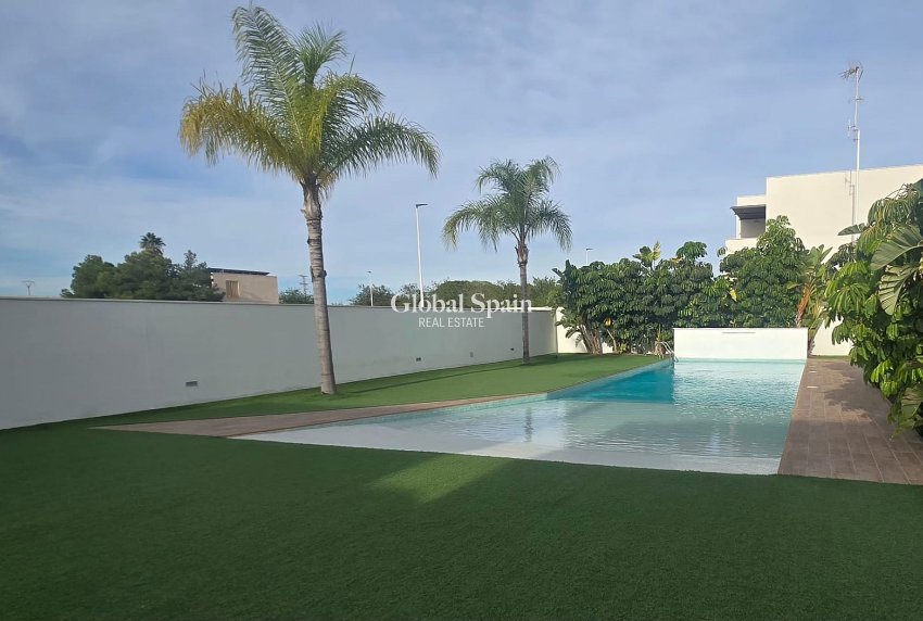 Wiederverkauf - PENTHOUSE -
PILAR DE LA HORADADA - Costa Blanca