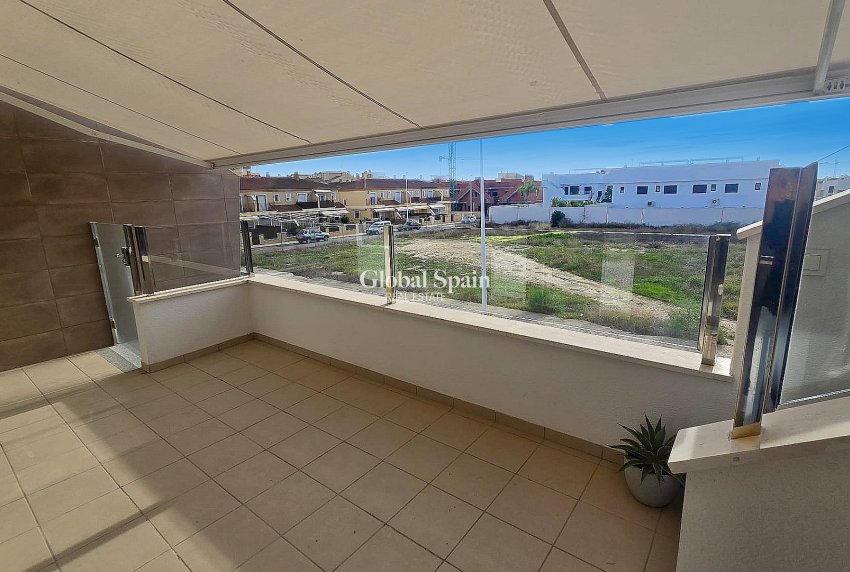 Wiederverkauf - PENTHOUSE -
PILAR DE LA HORADADA - Costa Blanca