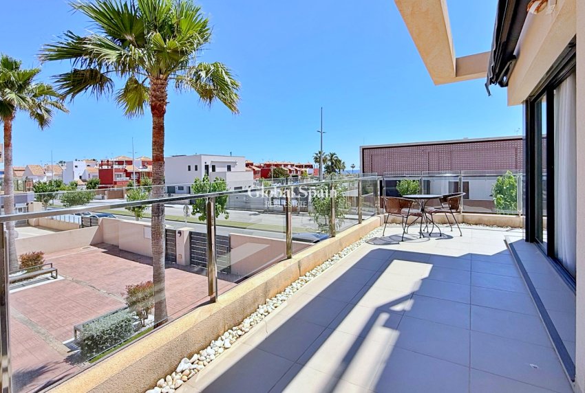 Wiederverkauf - PENTHOUSE -
PILAR DE LA HORADADA - Costa Blanca