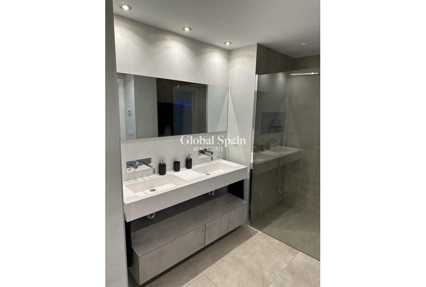 Wiederverkauf - PENTHOUSE -
TORREVIEJA - El Acequión - Los Náufragos