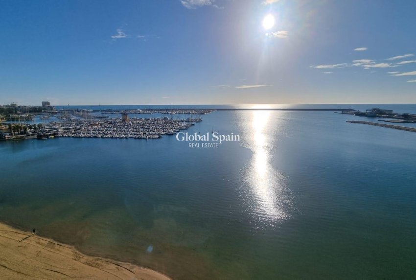 Wiederverkauf - PENTHOUSE -
TORREVIEJA - El Acequión - Los Náufragos