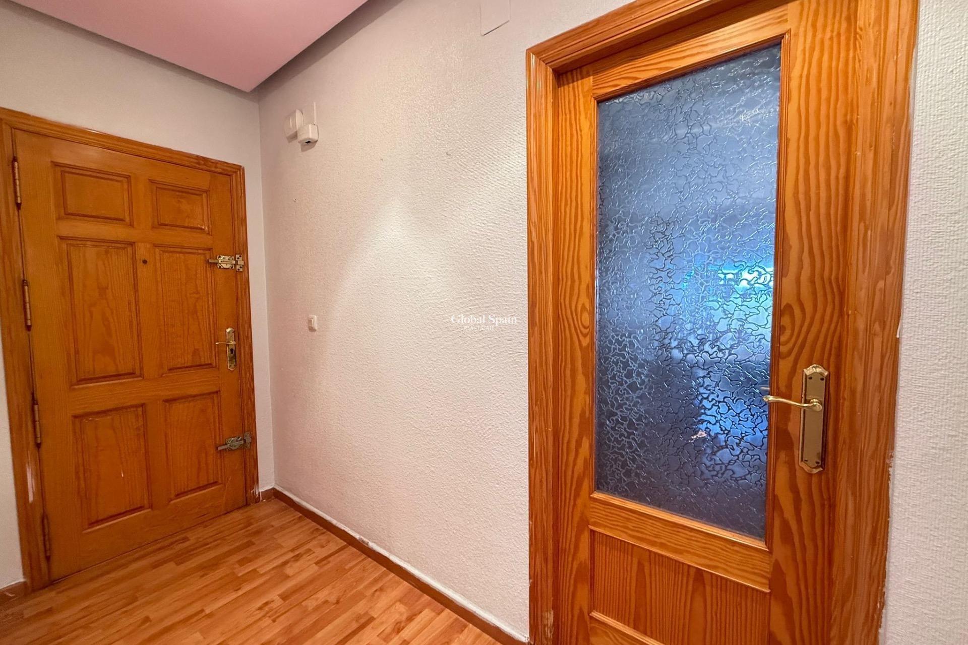 Wiederverkauf - PENTHOUSE -
TORREVIEJA - Estacion de autobuses