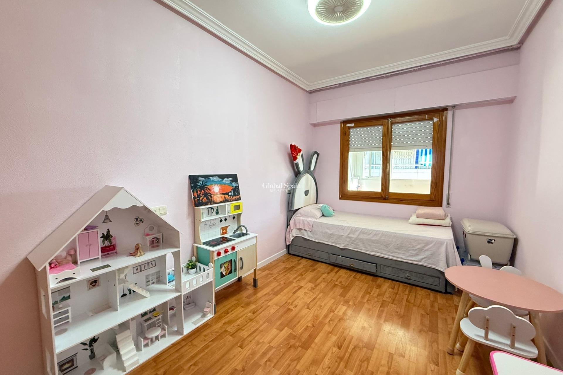 Wiederverkauf - PENTHOUSE -
TORREVIEJA - Estacion de autobuses