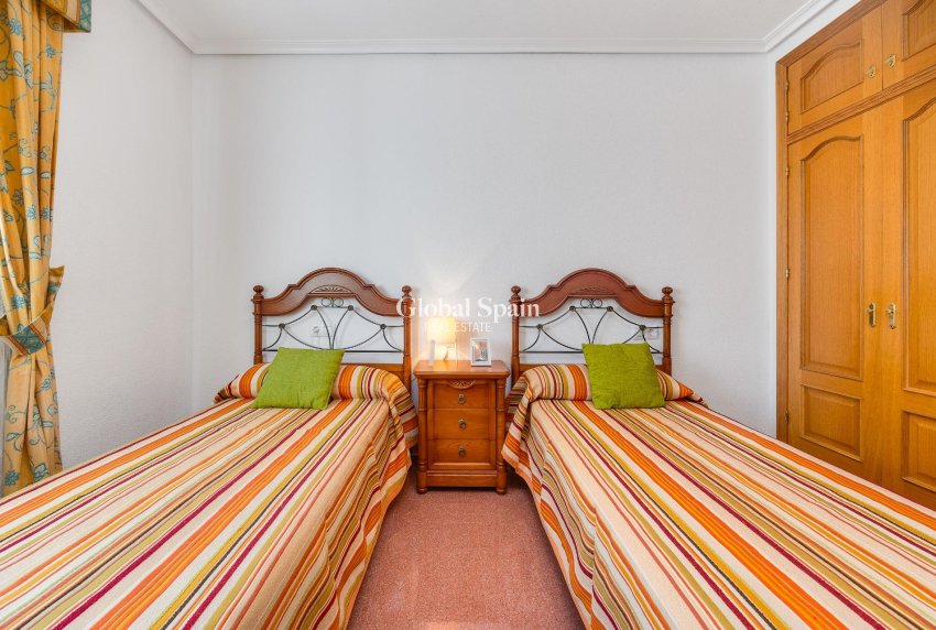 Wiederverkauf - PENTHOUSE -
TORREVIEJA - Paseo maritimo