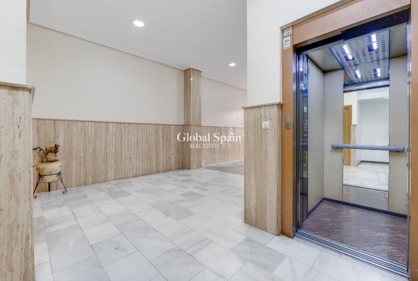 Wiederverkauf - PENTHOUSE -
TORREVIEJA - Paseo maritimo