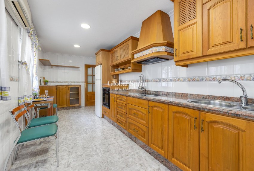 Wiederverkauf - PENTHOUSE -
TORREVIEJA - Paseo maritimo