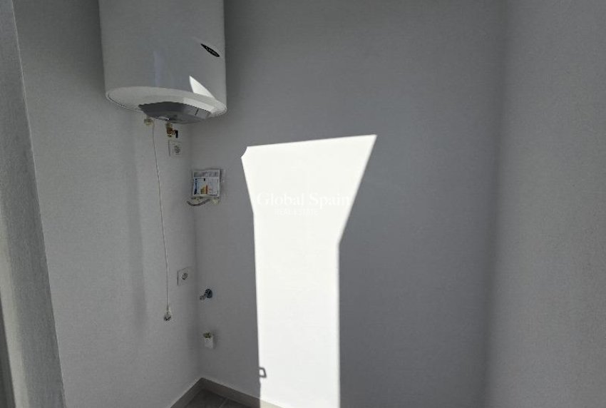 Wiederverkauf - PENTHOUSE -
TORREVIEJA - Playa del Cura