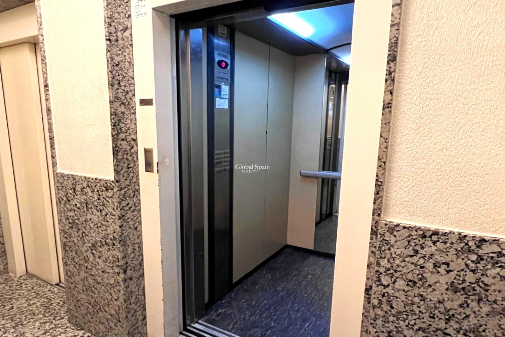 Wiederverkauf - PENTHOUSE -
TORREVIEJA - Playa del Cura