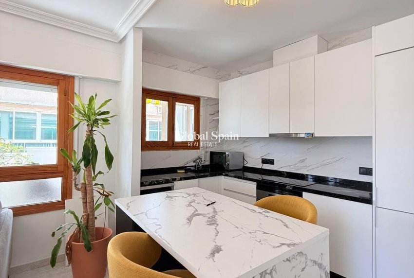 Wiederverkauf - PENTHOUSE -
TORREVIEJA - Playa del Cura