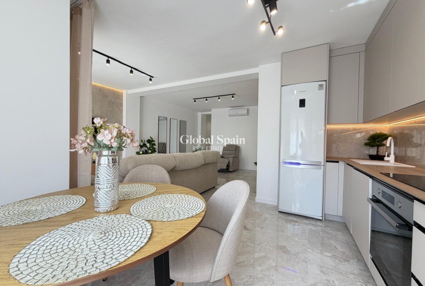 Wiederverkauf - PENTHOUSE -
TORREVIEJA - Playa del Cura
