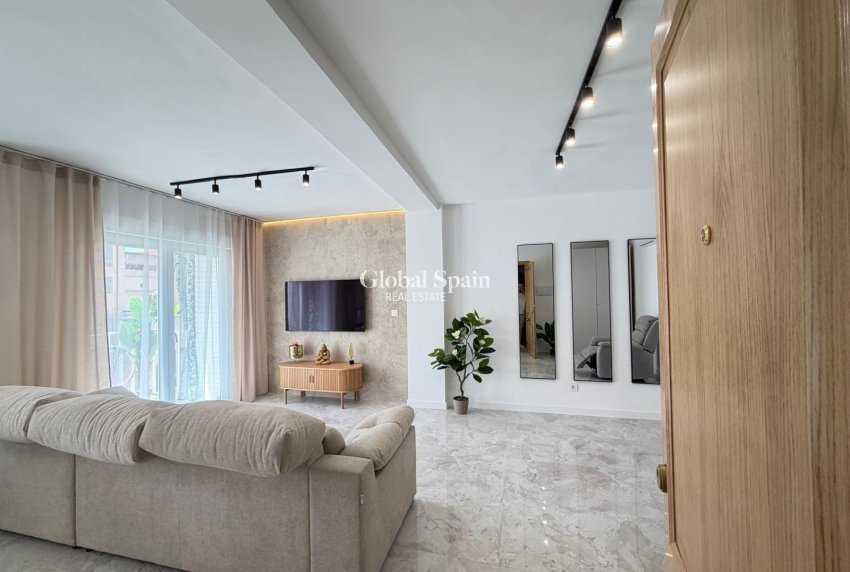 Wiederverkauf - PENTHOUSE -
TORREVIEJA - Playa del Cura