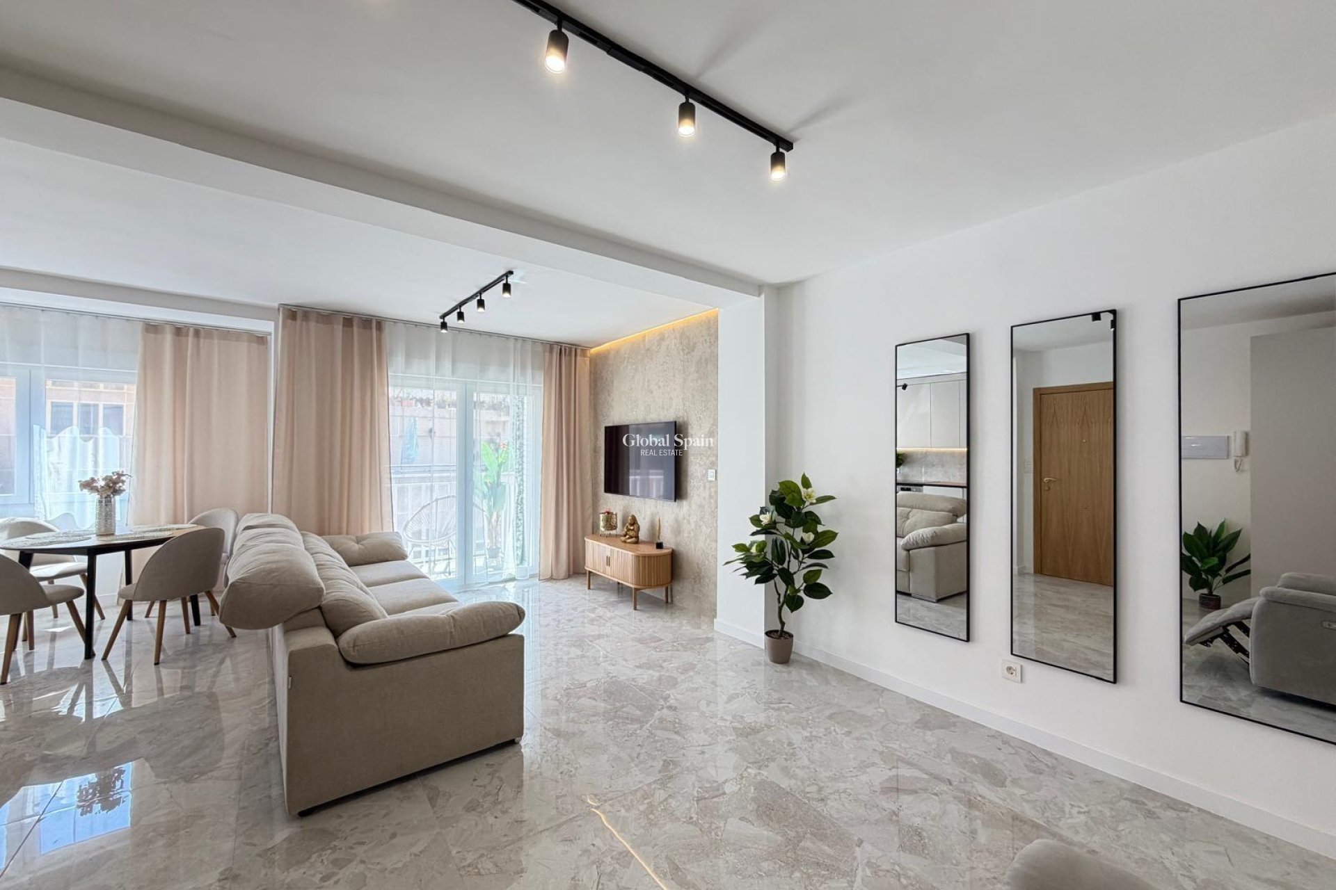 Wiederverkauf - PENTHOUSE -
TORREVIEJA - Playa del Cura