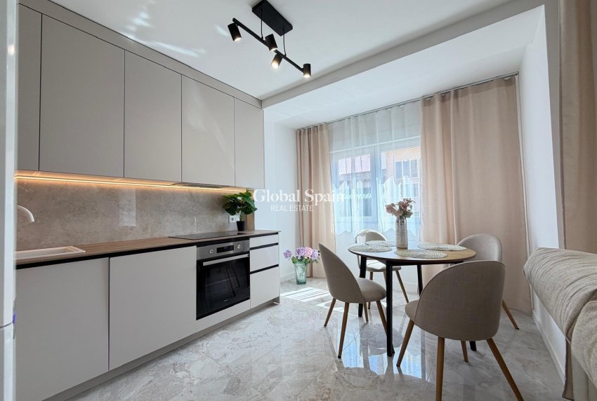 Wiederverkauf - PENTHOUSE -
TORREVIEJA - Playa del Cura