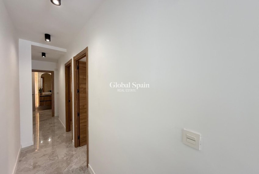 Wiederverkauf - PENTHOUSE -
TORREVIEJA - Playa del Cura