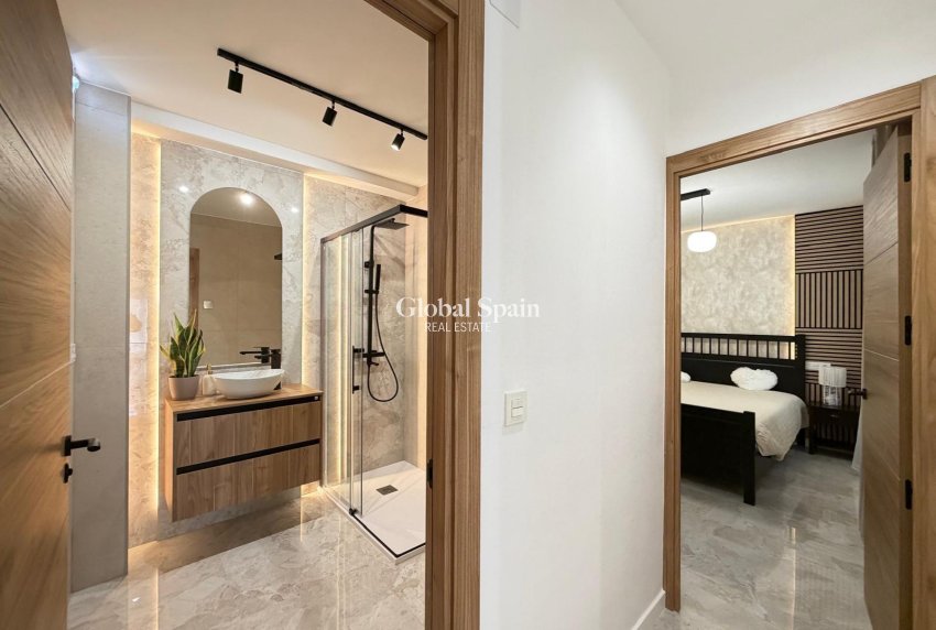 Wiederverkauf - PENTHOUSE -
TORREVIEJA - Playa del Cura