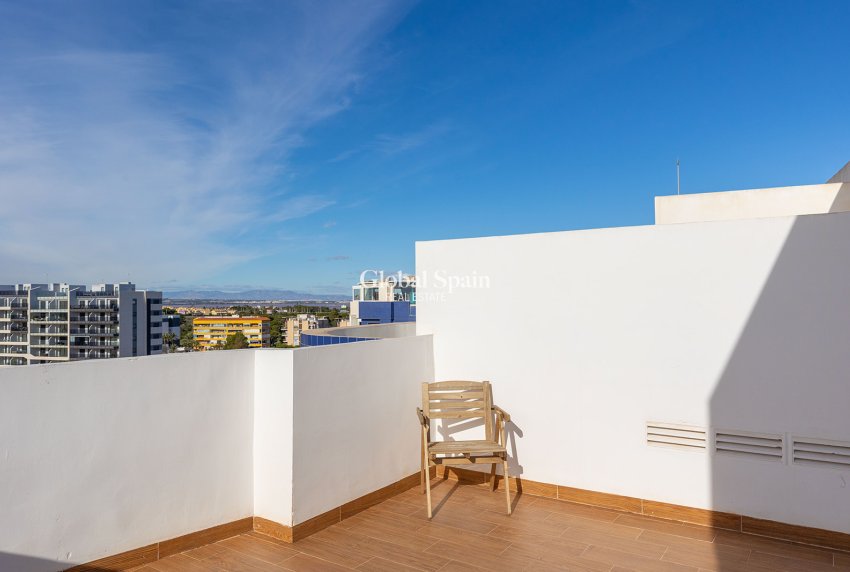 Wiederverkauf - PENTHOUSE -
TORREVIEJA - Punta Prima
