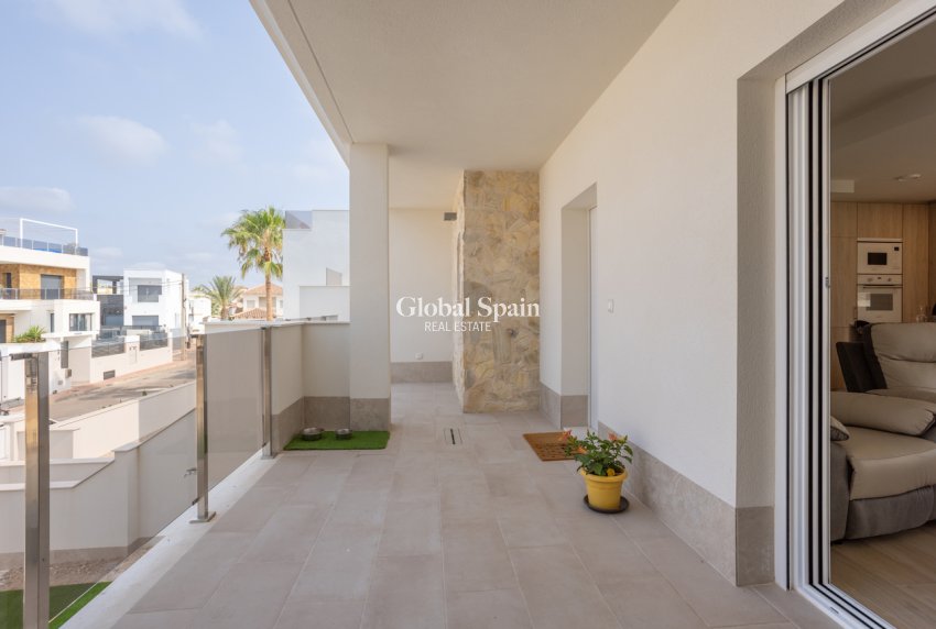 Wiederverkauf - PENTHOUSE -
VILLAMARTÍN - Costa Blanca