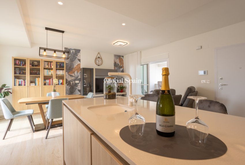 Wiederverkauf - PENTHOUSE -
VILLAMARTÍN - Costa Blanca