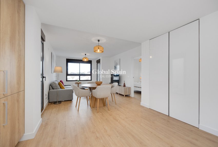 Wiederverkauf - PENTHOUSE -
VILLAMARTÍN - Costa Blanca