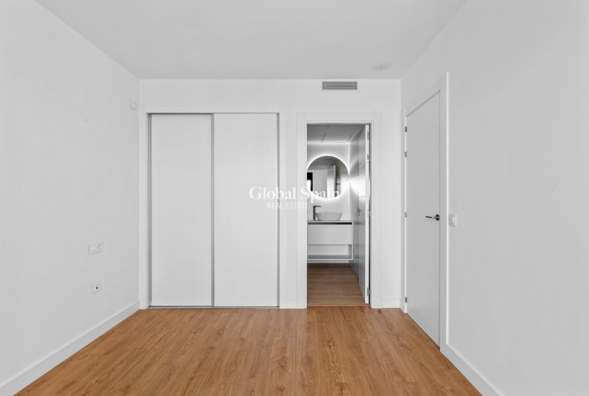 Wiederverkauf - PENTHOUSE -
VILLAMARTÍN - Costa Blanca
