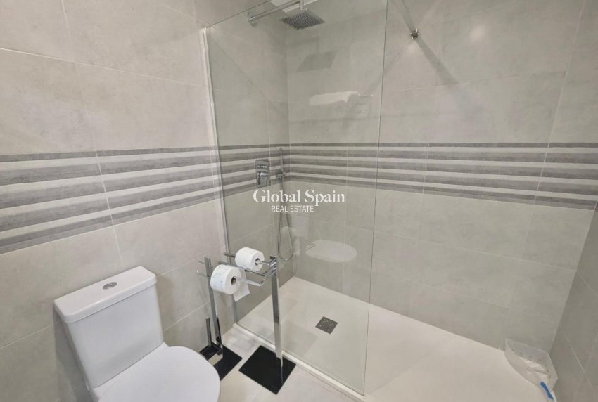 Wiederverkauf - PENTHOUSE -
VILLAMARTÍN - Costa Blanca