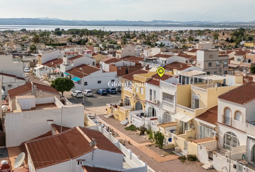 Wiederverkauf - Reihenhaus / Stadthaus -
TORREVIEJA - La Siesta
