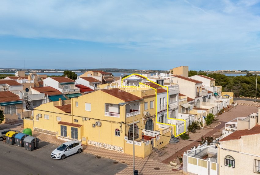 Wiederverkauf - Reihenhaus / Stadthaus -
TORREVIEJA - La Siesta