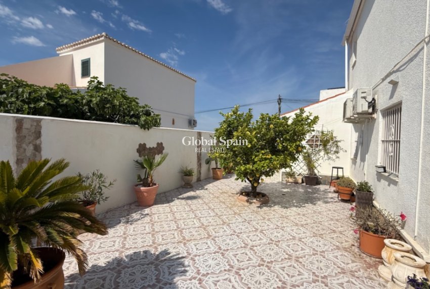 Wiederverkauf - Reihenhaus -
TORREVIEJA - Costa Blanca Sur