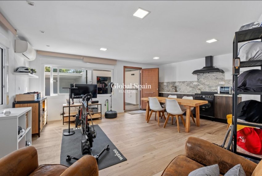 Wiederverkauf - VILLA -
ALFAZ DEL PI - Costa Blanca