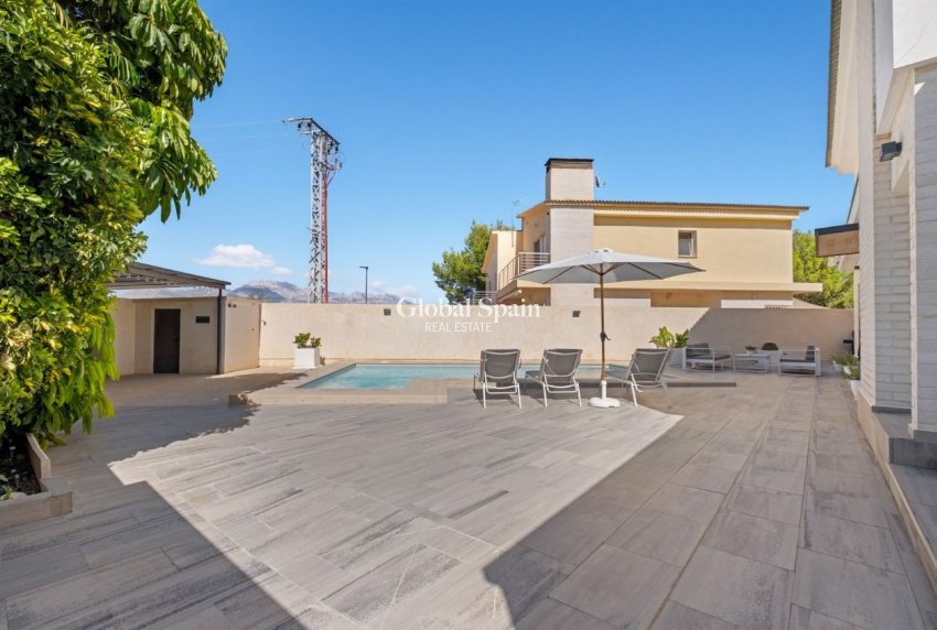 Wiederverkauf - VILLA -
ALFAZ DEL PI - Costa Blanca