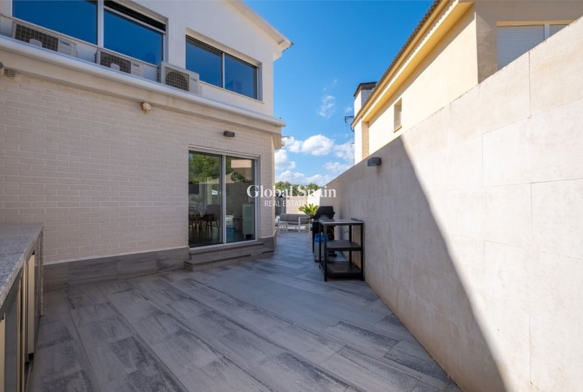 Wiederverkauf - VILLA -
ALFAZ DEL PI - Costa Blanca