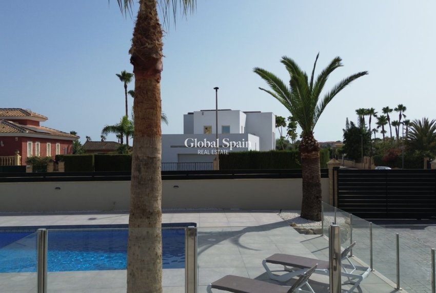 Wiederverkauf - VILLA -
ALFAZ DEL PI - Costa Blanca