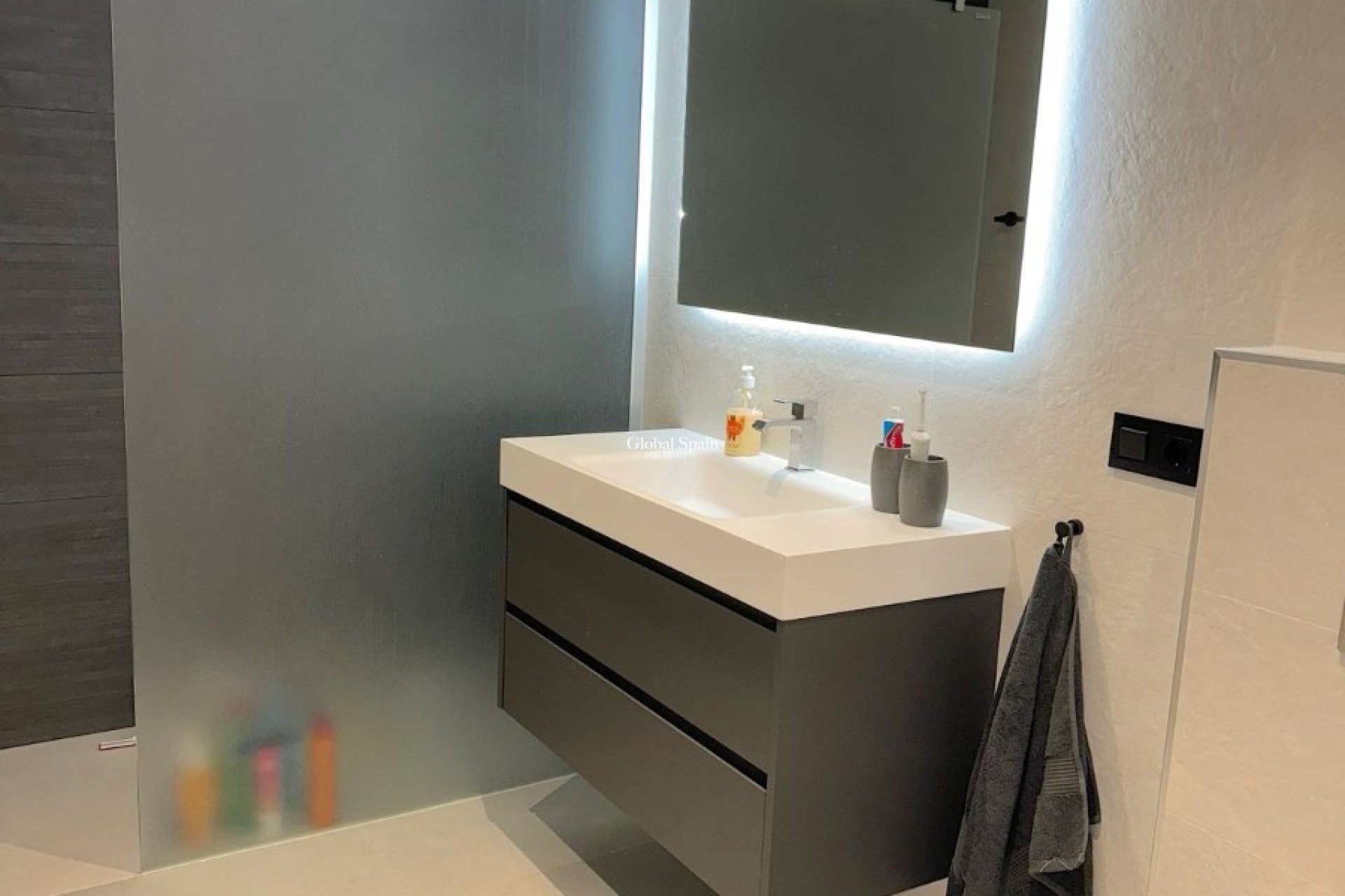 Wiederverkauf - VILLA -
ALFAZ DEL PI - Costa Blanca