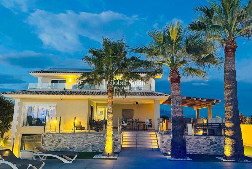 Wiederverkauf - VILLA -
ALFAZ DEL PI - Costa Blanca