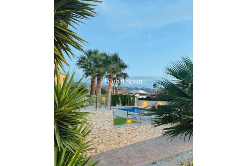 Wiederverkauf - VILLA -
ALFAZ DEL PI - Costa Blanca