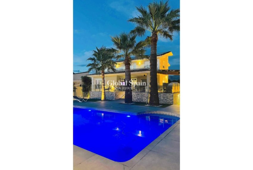 Wiederverkauf - VILLA -
ALFAZ DEL PI - Costa Blanca