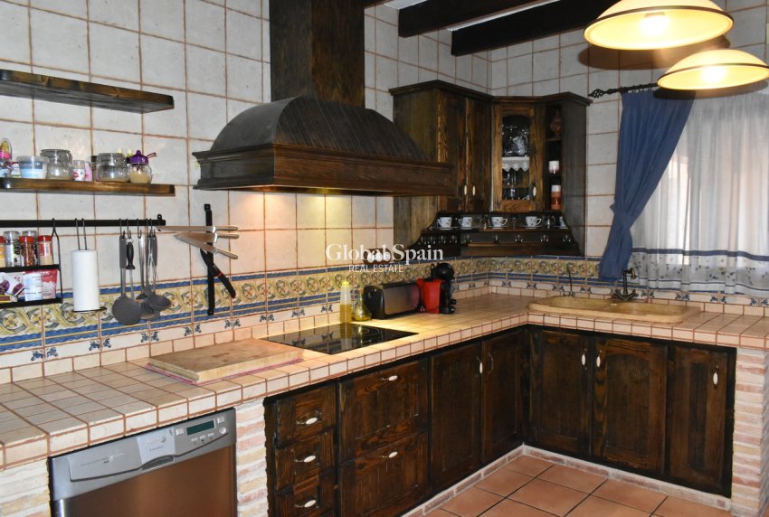 Wiederverkauf - VILLA -
ALGORFA - Inland