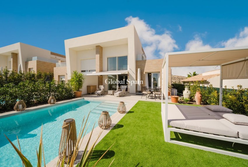 Wiederverkauf - VILLA -
ALGORFA - La Finca Golf