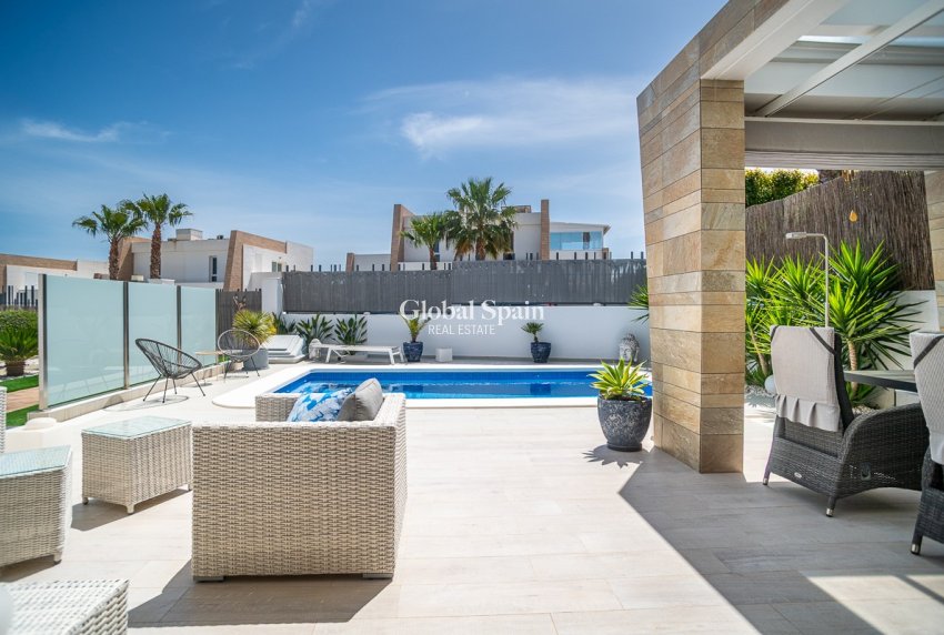 Wiederverkauf - VILLA -
ALGORFA - La Finca Golf