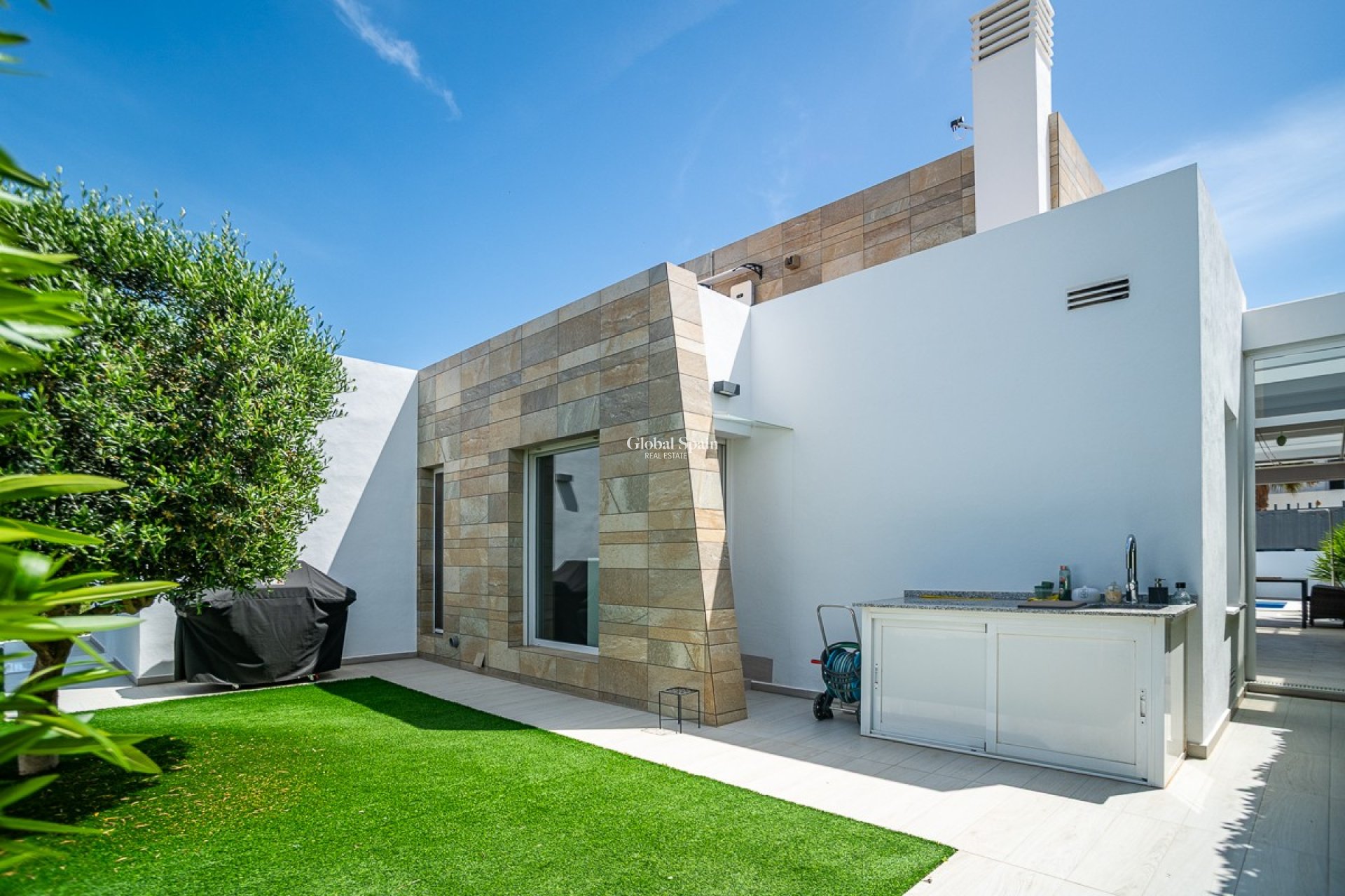 Wiederverkauf - VILLA -
ALGORFA - La Finca Golf