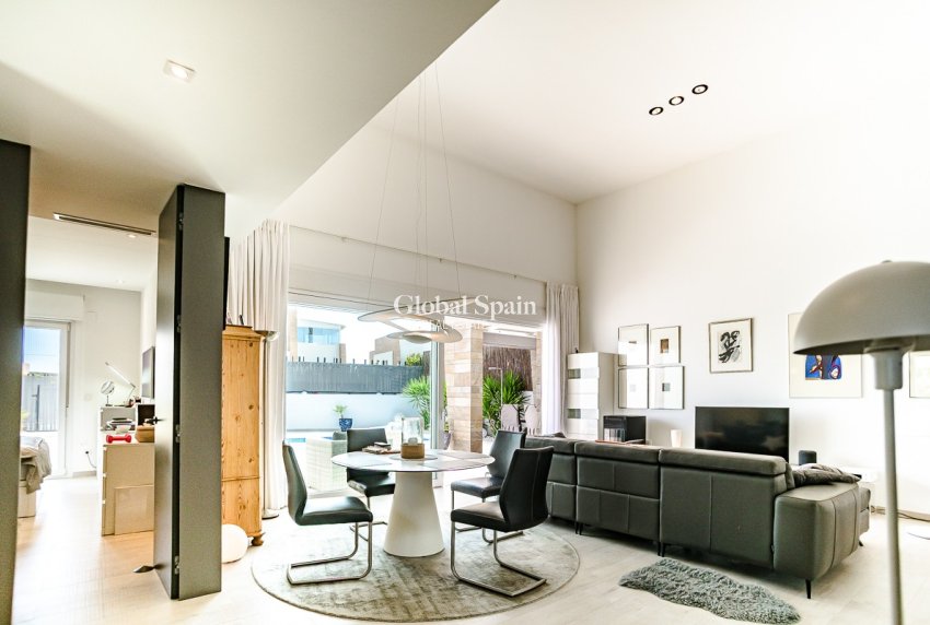 Wiederverkauf - VILLA -
ALGORFA - La Finca Golf