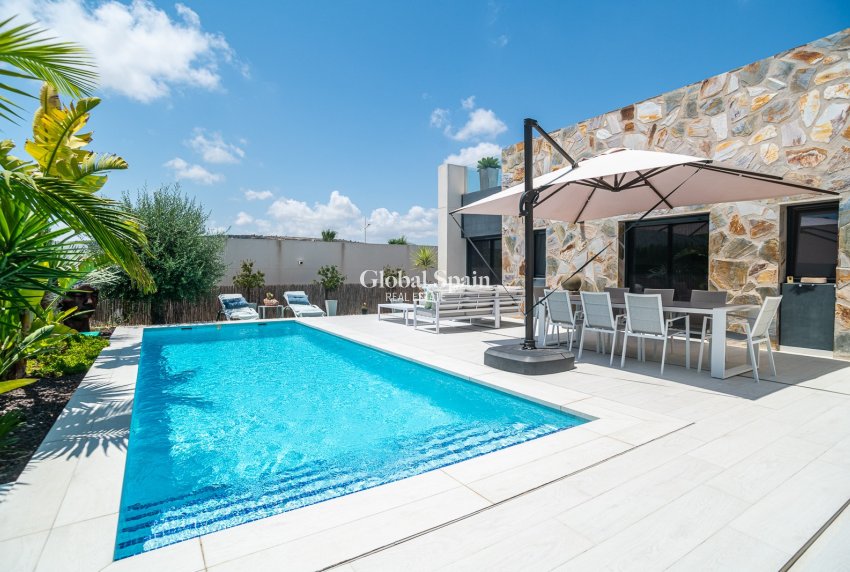 Wiederverkauf - VILLA -
ALGORFA - La Finca Golf