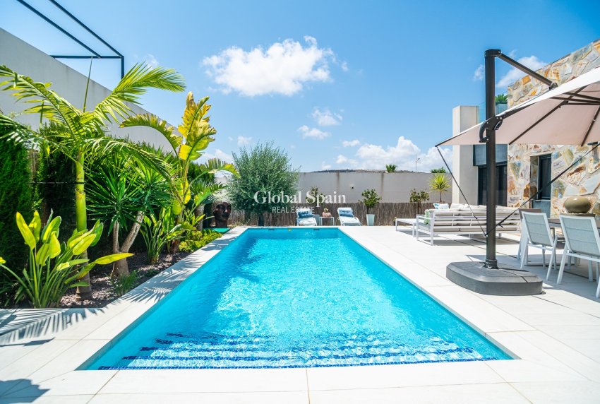 Wiederverkauf - VILLA -
ALGORFA - La Finca Golf