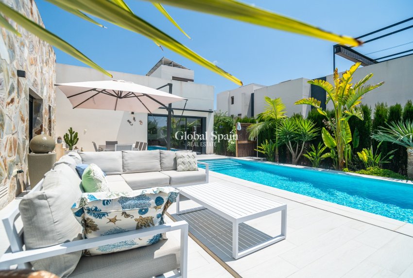 Wiederverkauf - VILLA -
ALGORFA - La Finca Golf